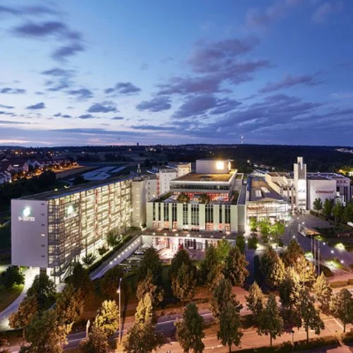 Panoramablick auf das SI-Centrum bei Sonnenuntergang