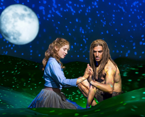 Tarzan und Jane singen 'Dir gehört mein Herz' auf der Bühne
