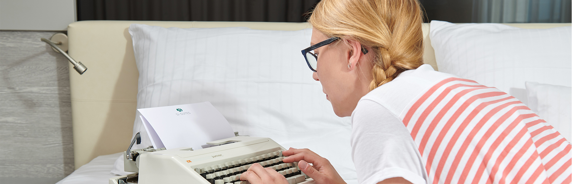 Businesswoman in the home office at SI-SUITES in Stuttgart