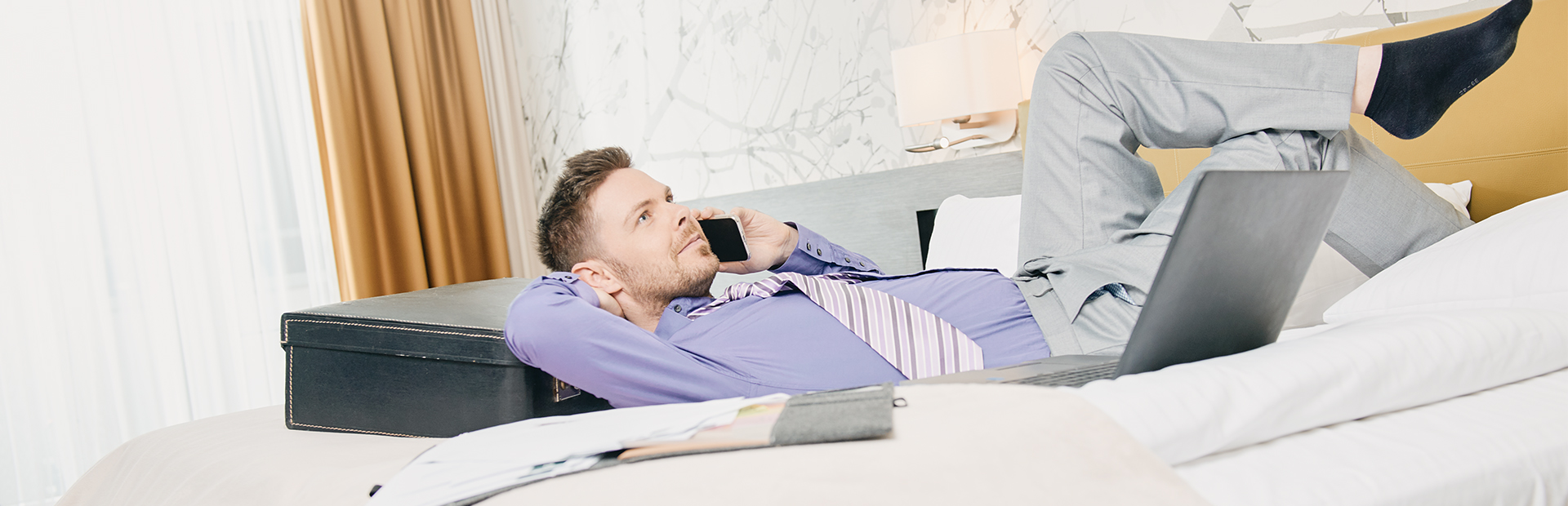 Geschäftsmann im Home Office in den SI-SUITES in Stuttgart