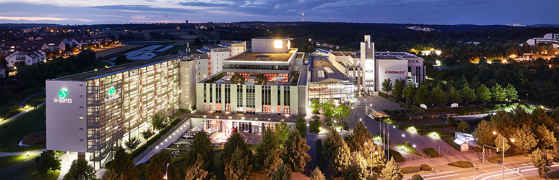 SI-SUITES Hotel Stuttgart bei Nacht