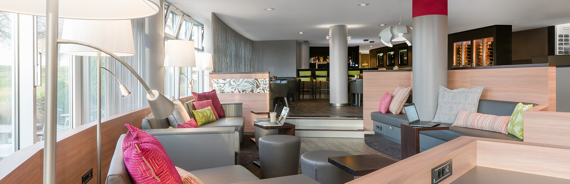 CoworkingCafé 101 gemütlicher Sitzbereich SI-SUITES Stuttgart