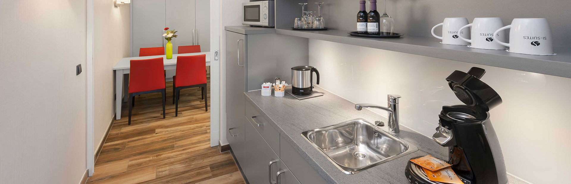 Familienzimmer mit Kitchenette im SI-SUITES Hotel in Stuttgart