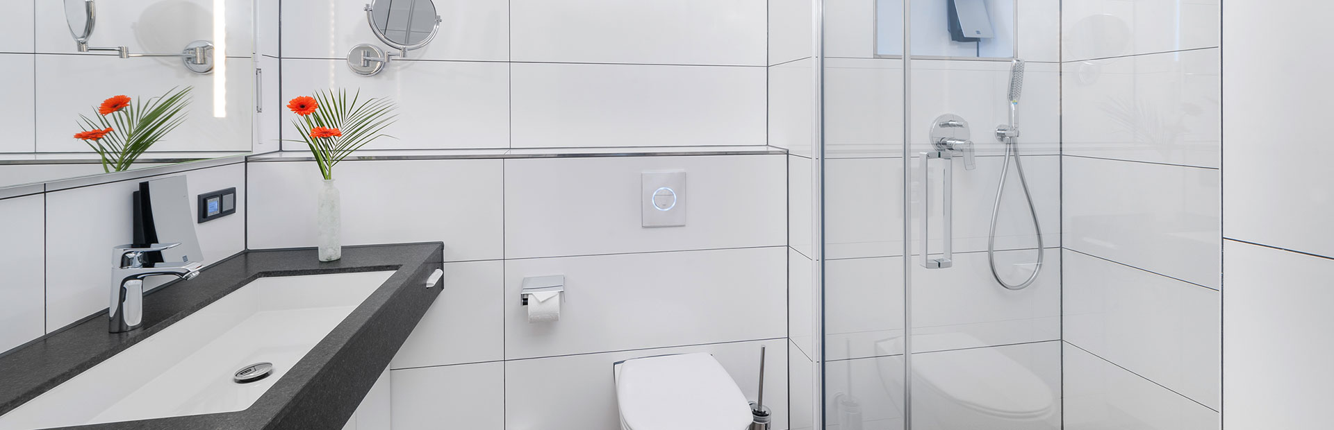 Modernes Badezimmer im SI-SUITES Hotel Stuttgart Standardzimmer