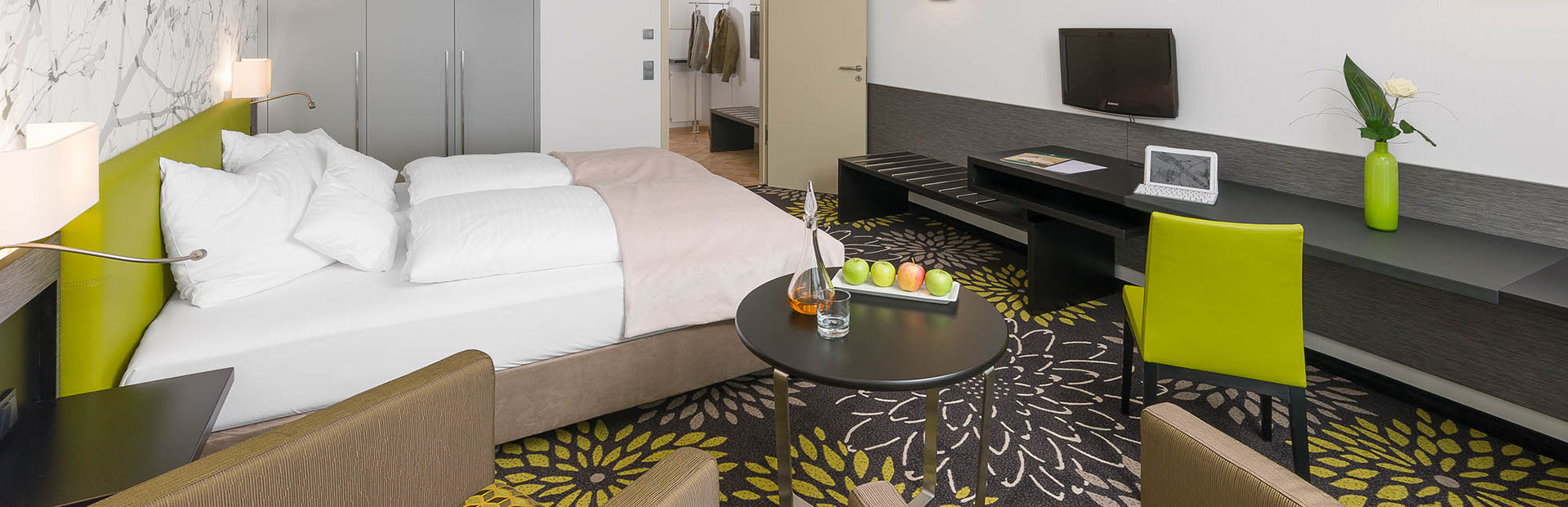 SI-SUITES Hotel Stuttgart Standard-Zimmer in Grün