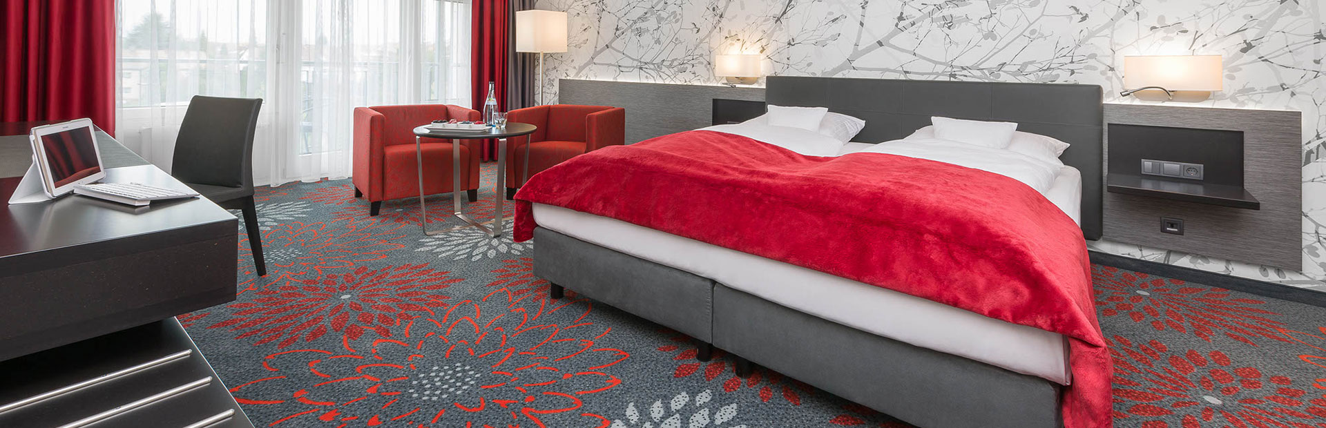 Standard-Zimmer in Rot im SI-SUITES Hotel Stuttgart